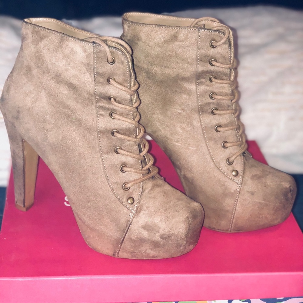 Heels 👠 size 8
